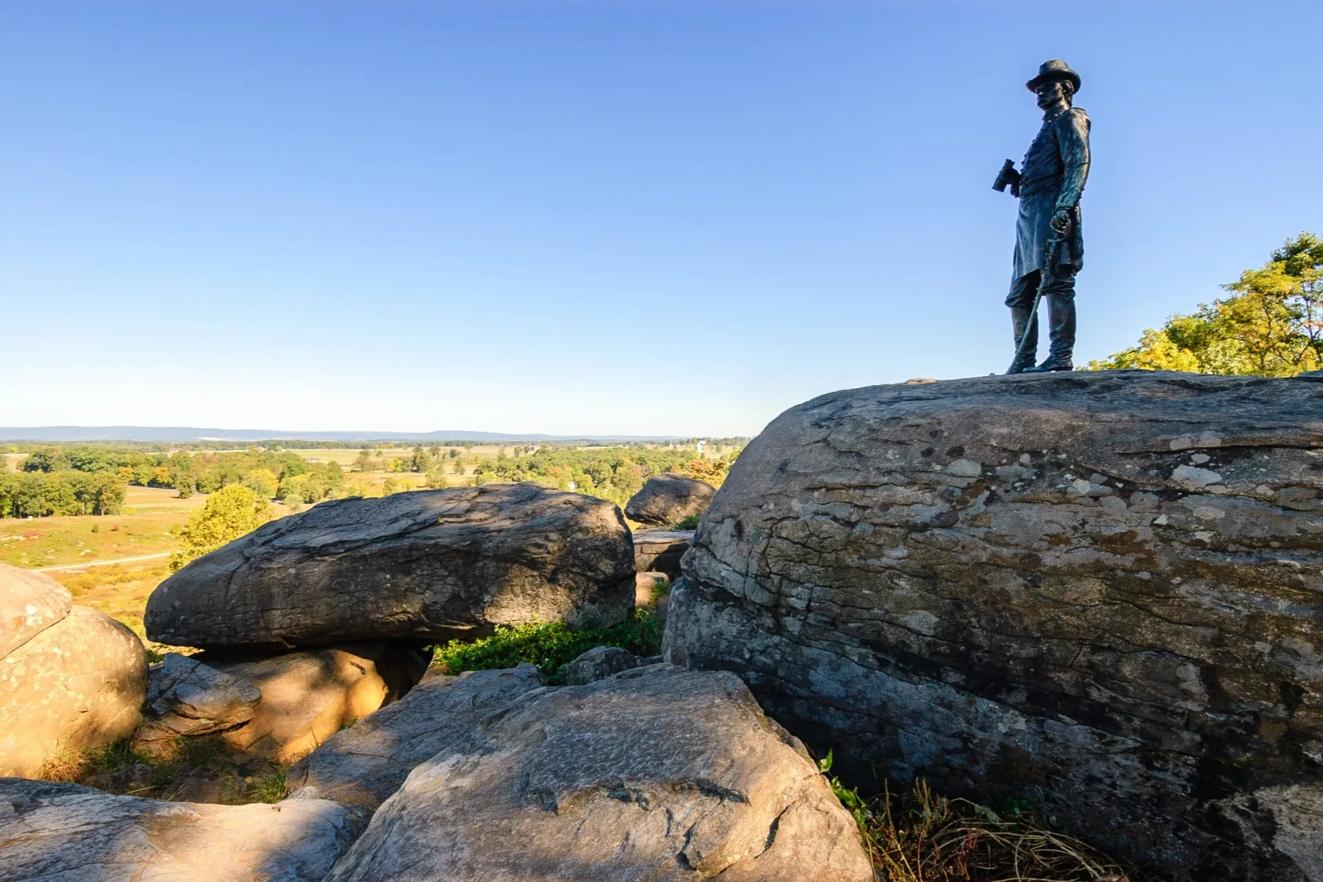 A view of the fields and monuments at Gettysburg National Military Park, commemorating the historic Civil War battle.