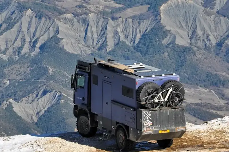 Bobby truck on cliff edge thumb